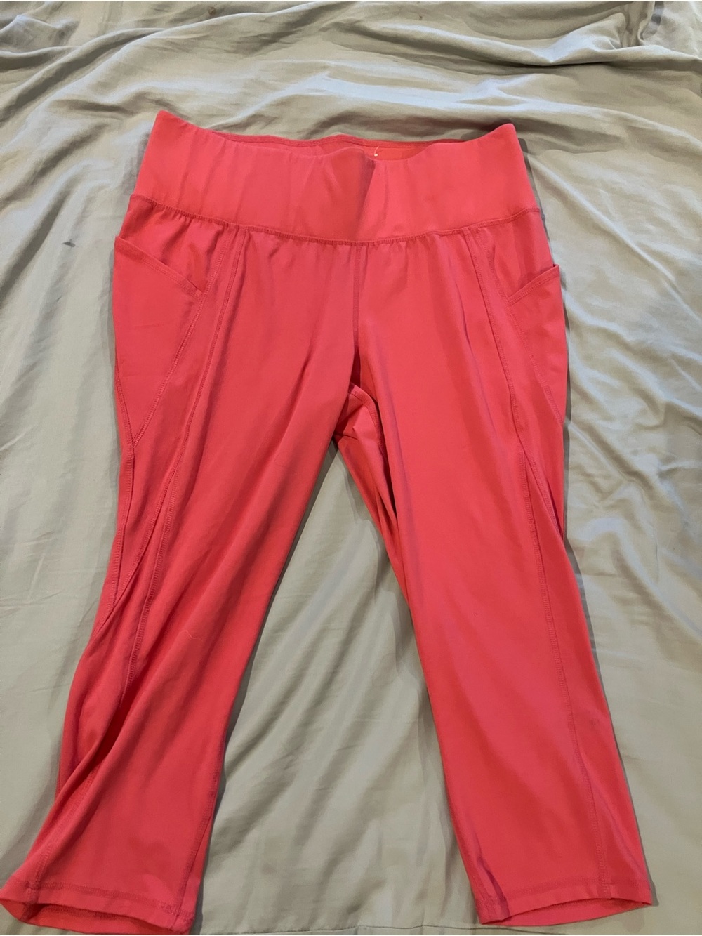 Livi Active Coral Pink Capri Leggings with Side Pockets